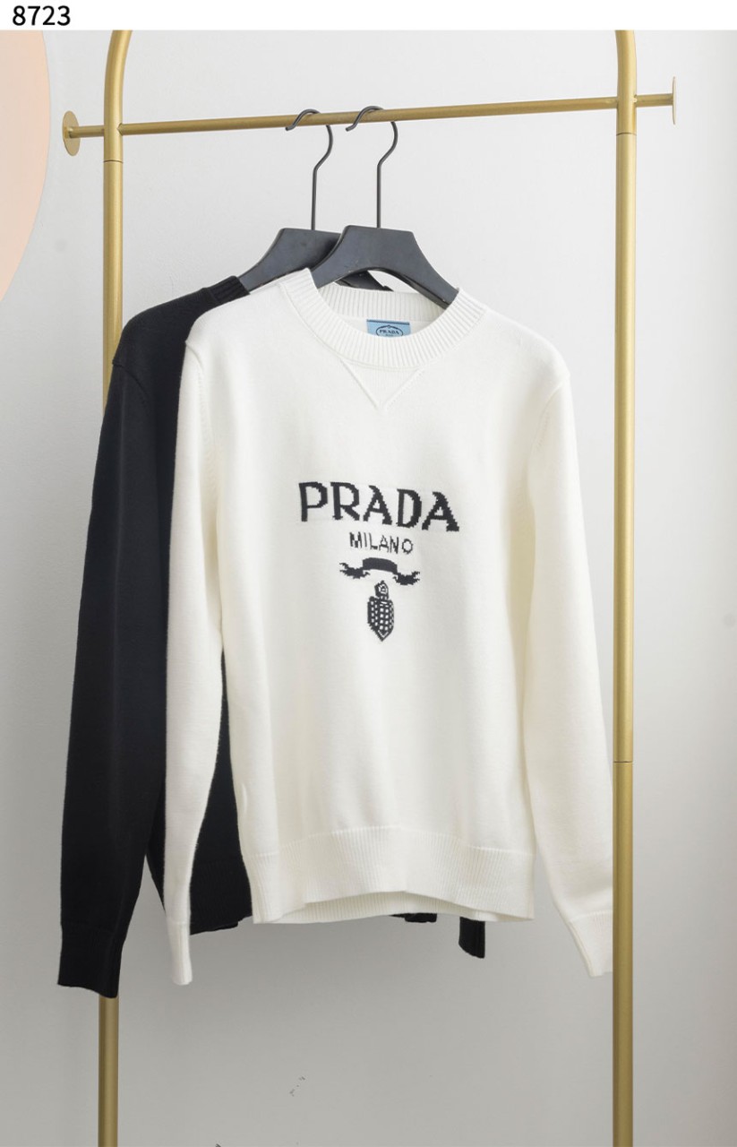 #프라다 [PRADA] 프라다 울 캐시미어 로고 크루넥 스웨터 신상입고💢 #상의 #니트 #8723
