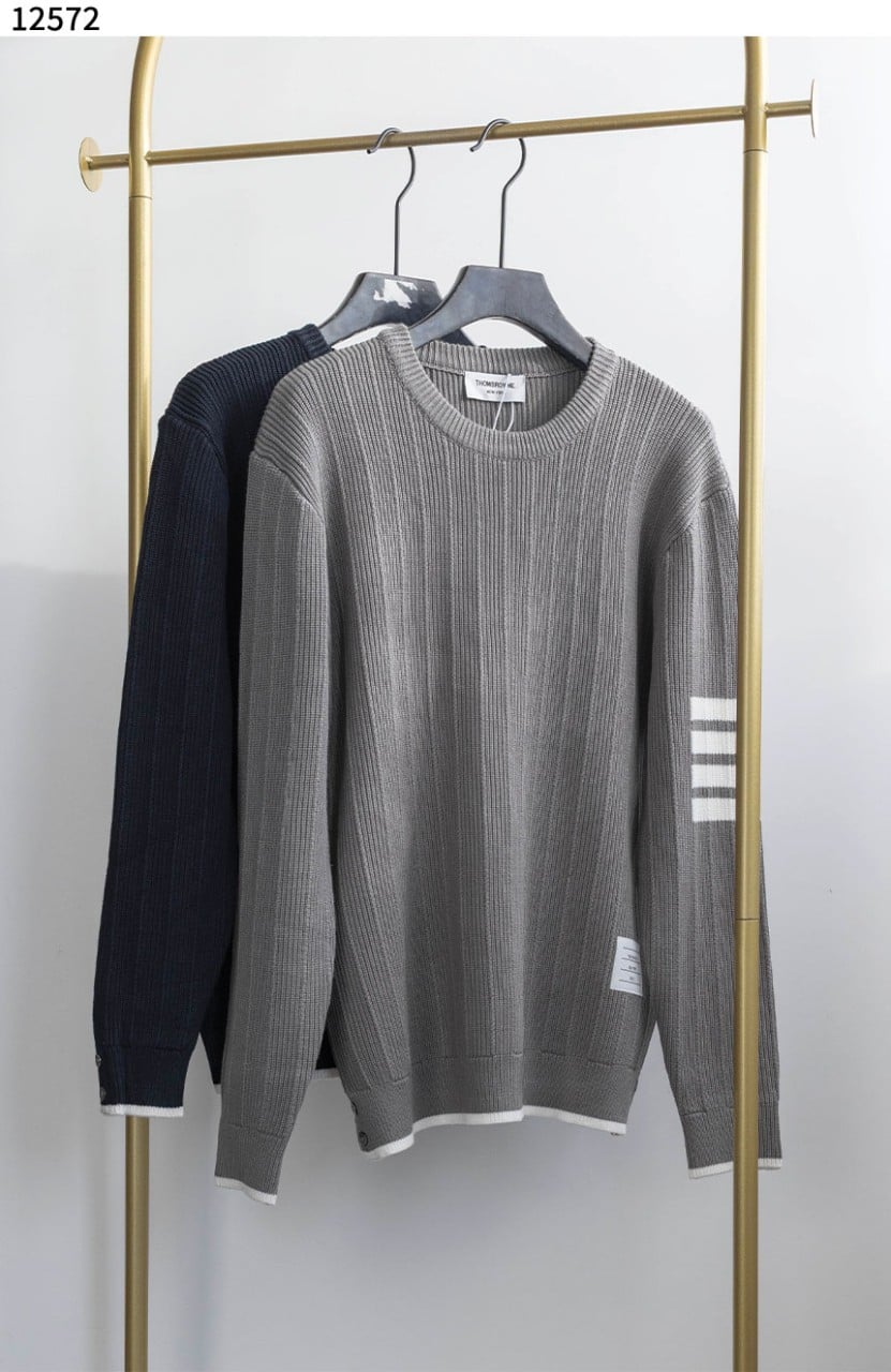 #톰브라운 [Thom Browne] 자가드 4선 크루넥 울 니트 스웨터 신상입고💢 #상의 #니트 #12572