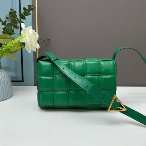 💕 보** 패디드 카세트백