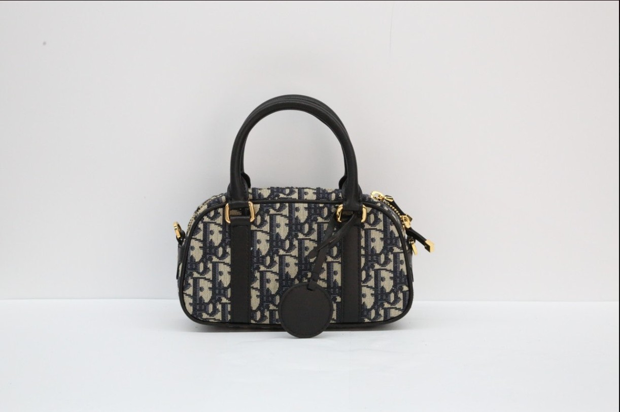 ✨제목 ✨디올 d-vibe 미디엄 볼링백