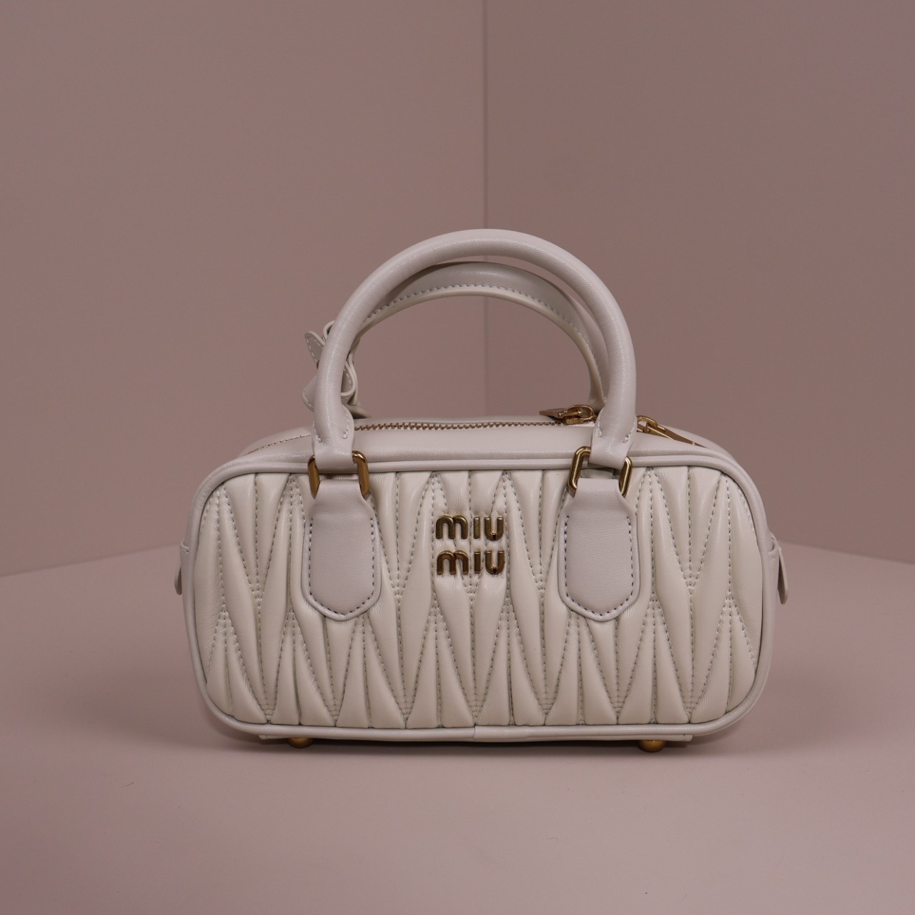 ✨미우미우 아르카디 마테라쎄 나파 가죽 백✨