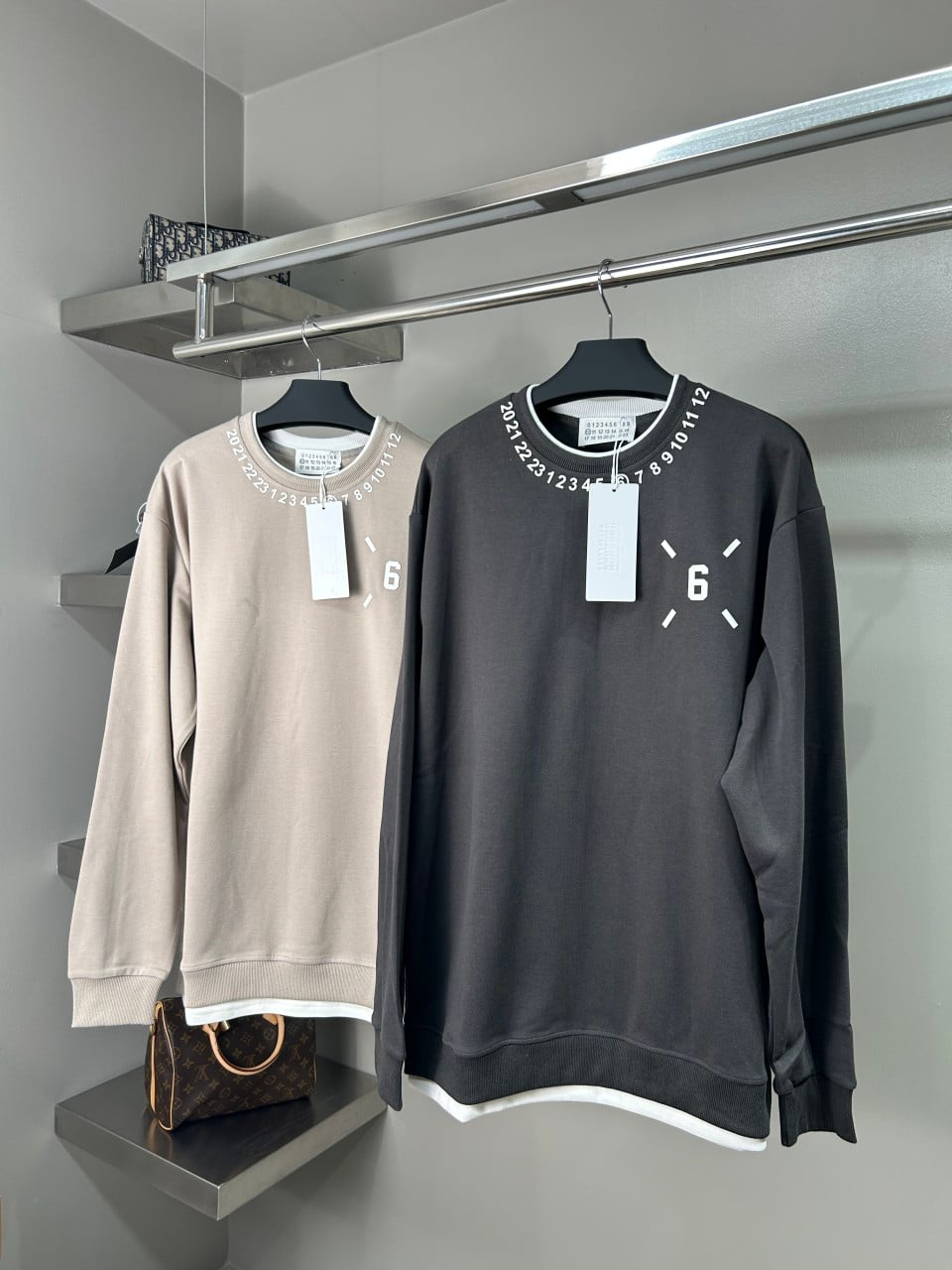 #메종마르지엘라 레터링 맨투맨