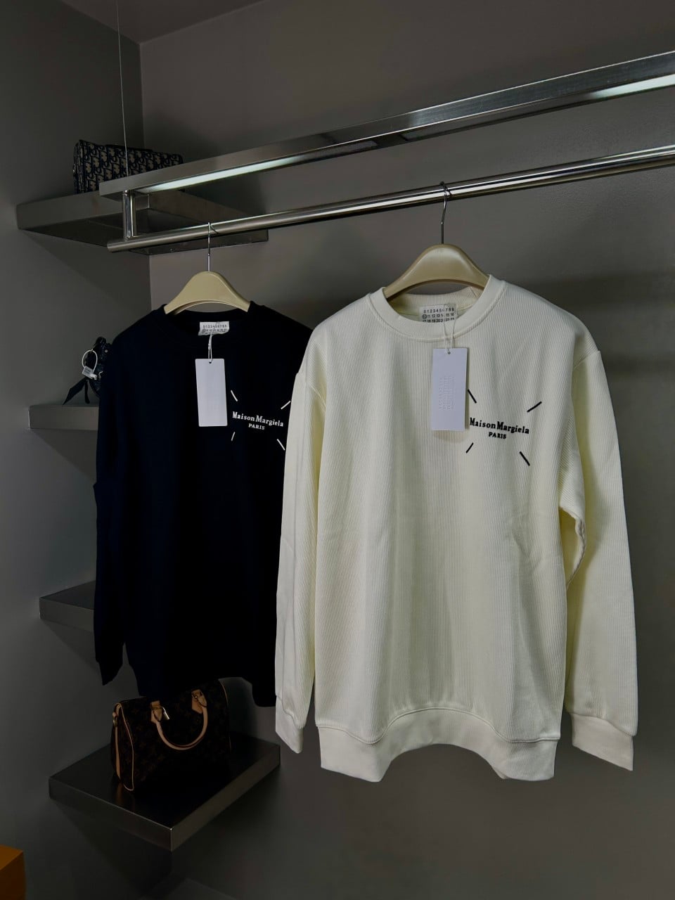 #메종마르지엘라 레터링 맨투맨