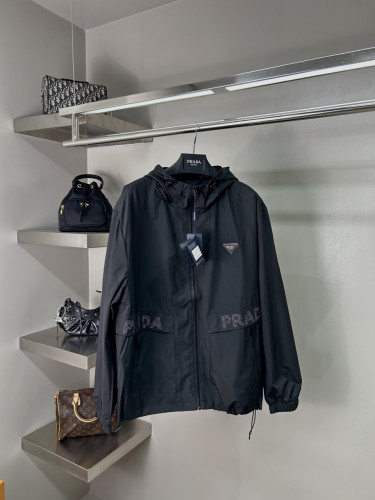 #프라다 삼각로고 바람막이