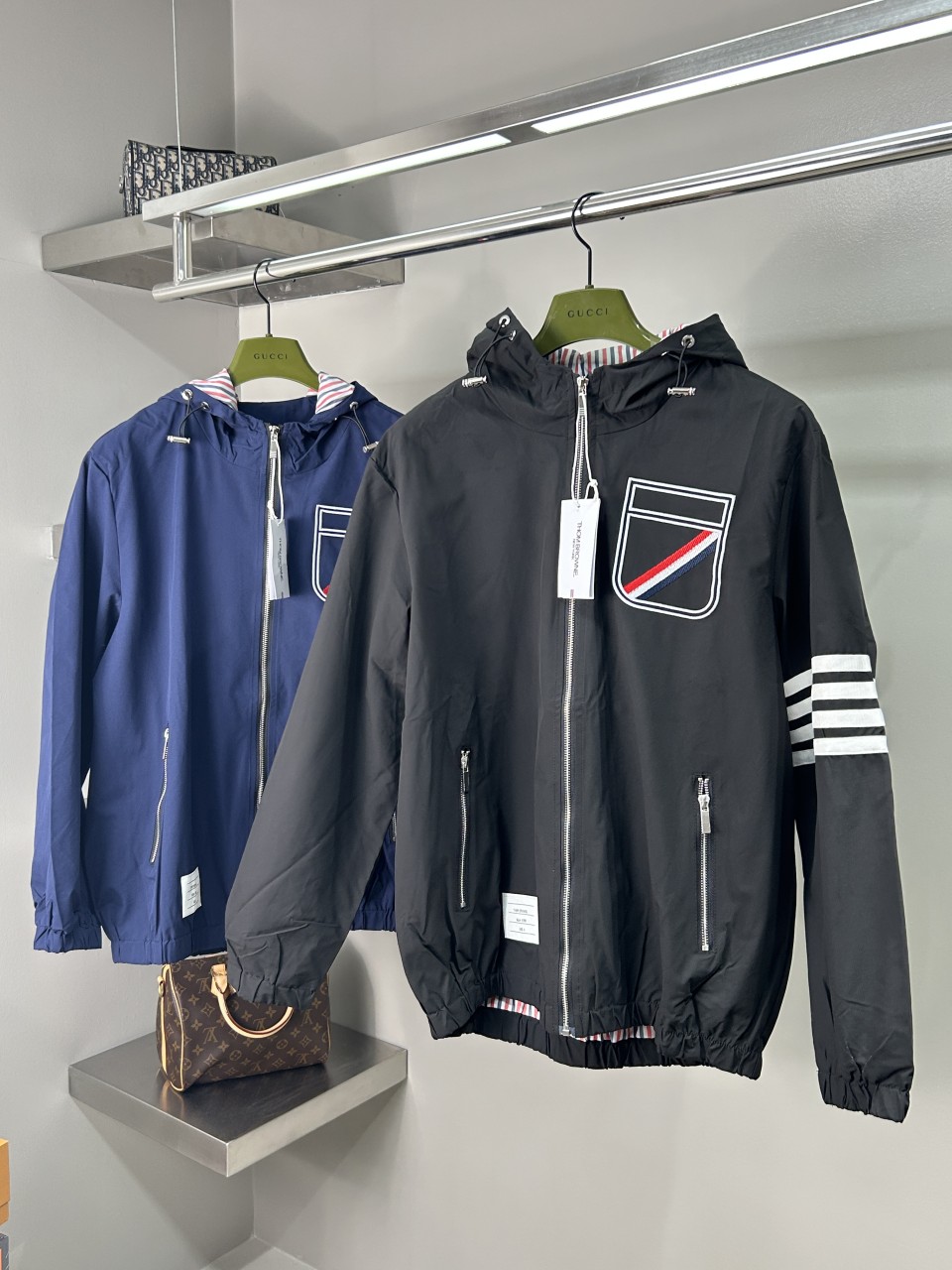 #톰브라운 사선 바람막이