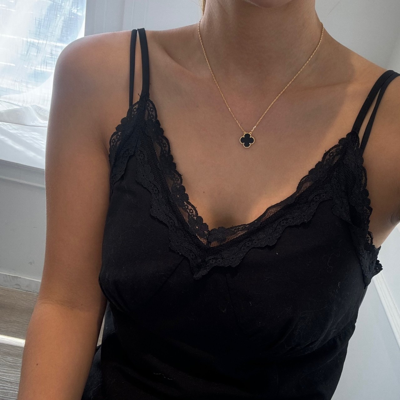 #N #반클리프 알함브라 목걸이 (블랙)