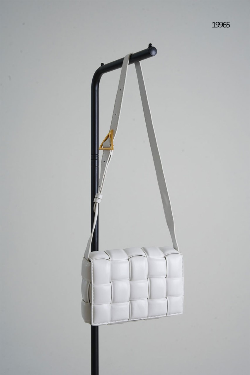 🔆 [Bottega Veneta] 보테가베네타 패디드 카세트백  🔆