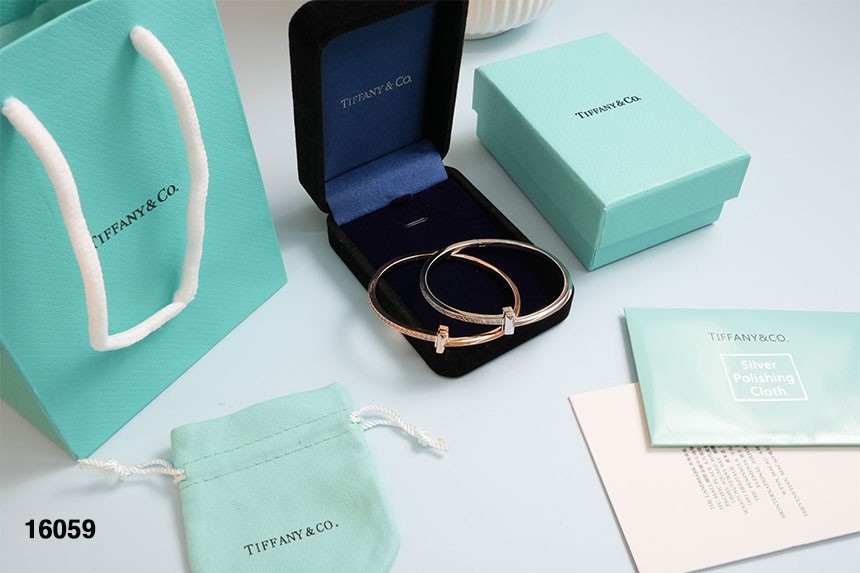 🍀 [TIFFANY & CO] 티파니앤코 T'T1 네로우 다이아몬드 힌지디 뱅글 🍀
