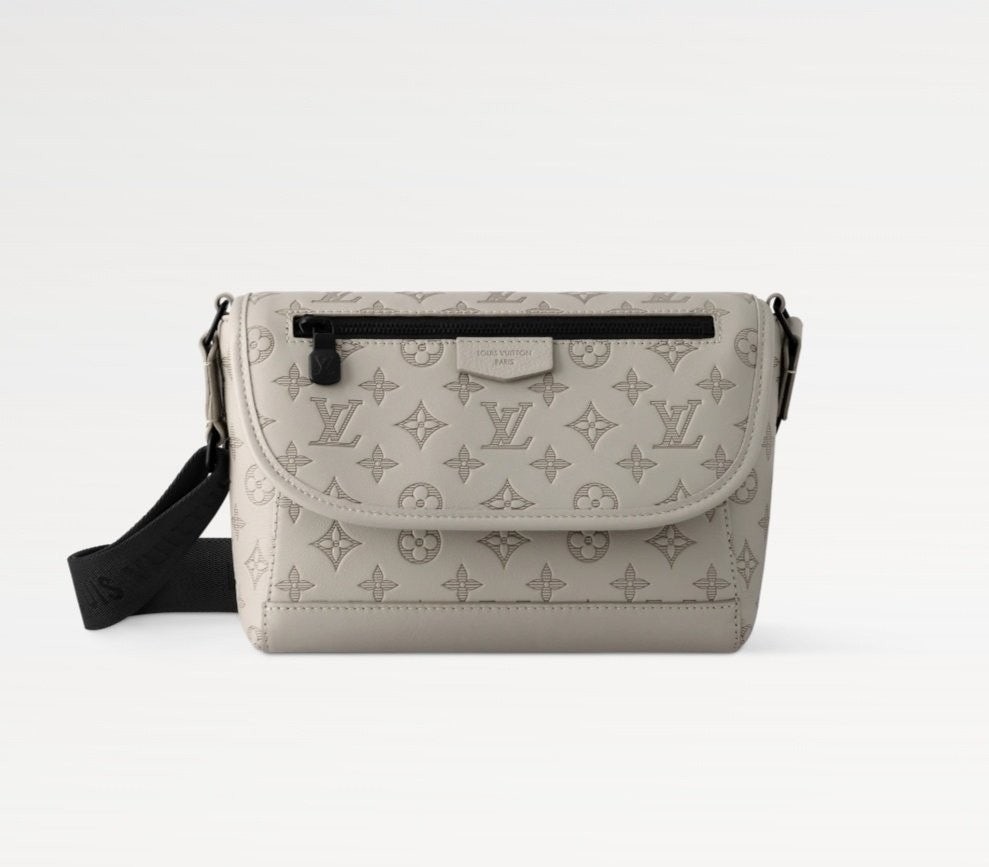 💕 루* M14912 ㅡMONOGRAM SHADOW 펄스 메신저 ❤풀박스❤️