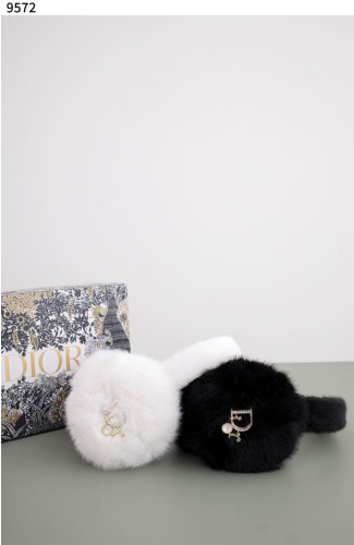 #디올 [Christian Dior] 금장 로고 퍼 귀마개 신상입고💢 #귀마개 #9572