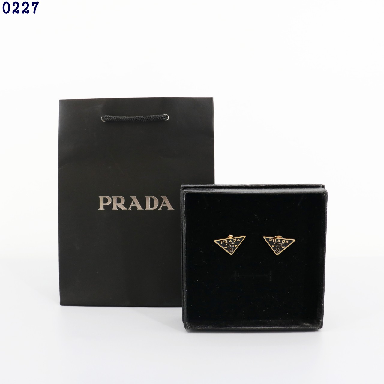 👹프라다 삼각로고 메탈 스터드 귀걸이👹