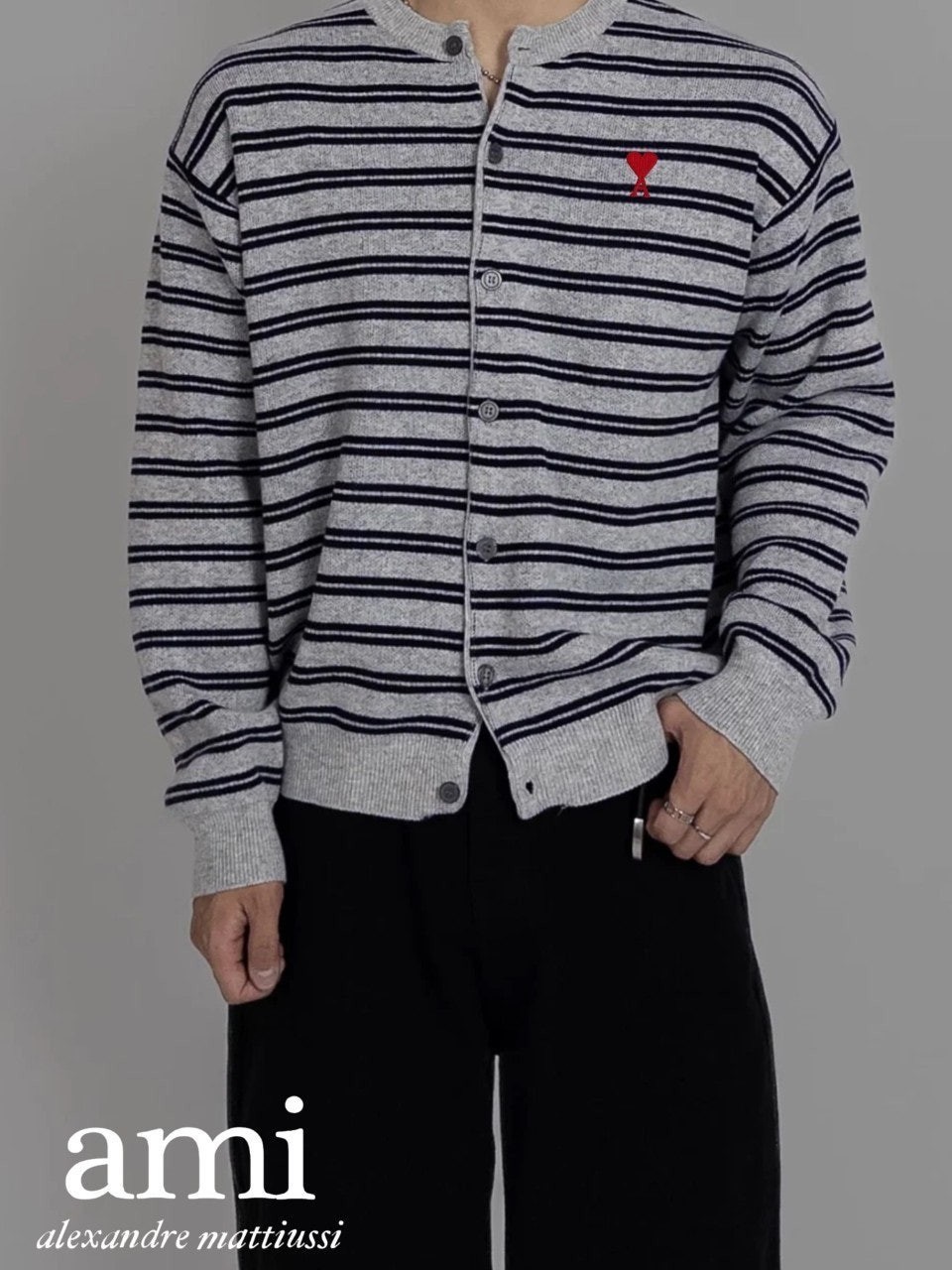 💕 아* 자수로고 단가라 라운드넥 가디건