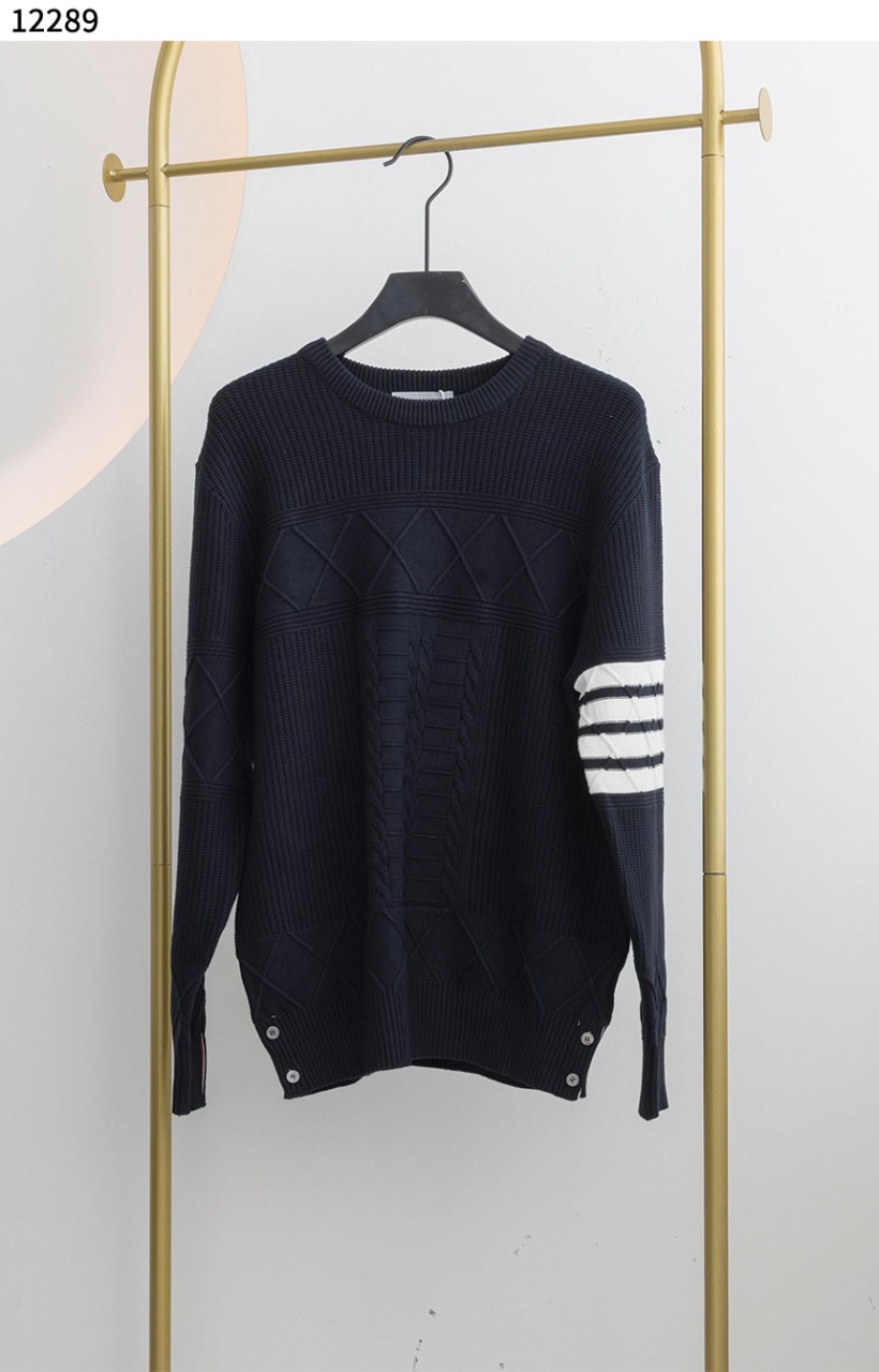 #톰브라운 [Thom Browne] 남성 사선완장 메리노 울 니트 신상입고💢 #상의 #니트 #12289