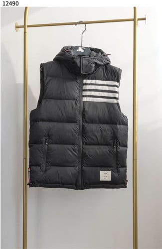 #톰브라운 [Thom Browne] 폴리 트윌 사선 탈부착 후디 다운 베스트 신상입고💢 #상의 #베스트 #12490