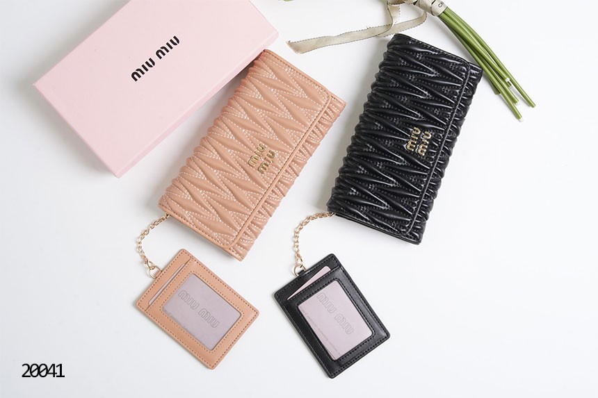 🔆 [MIUMIU] 미우미우 마테라쎄 나파 가죽 장지갑🔆