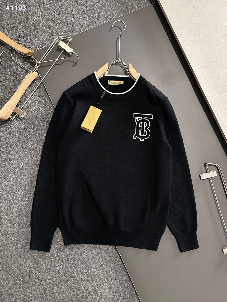 🍀 [BURBERRY] 버버리 TB 자수 라인 니트 🍀