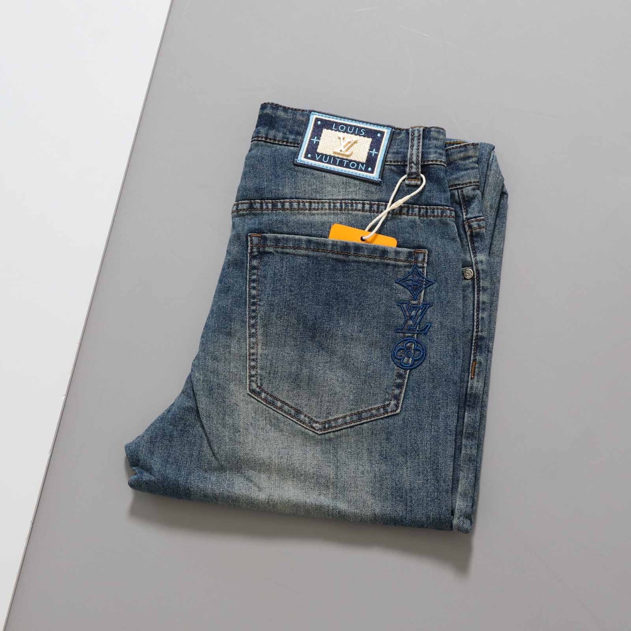 #루이비통 [ L.V ] 수입 모노그램 포인트 데님 팬츠 입고💢 #남성하의 #청바지
