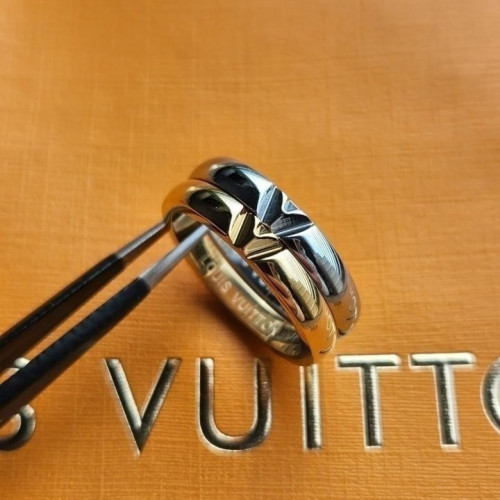 루이비통 329 20FW 볼트 반지