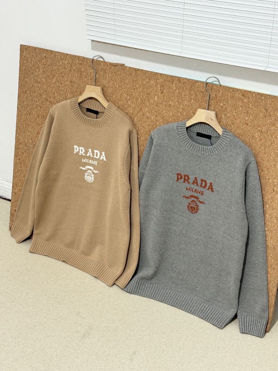 •프라* 인따르시아 로고 크루넥 스웨터 - 수입