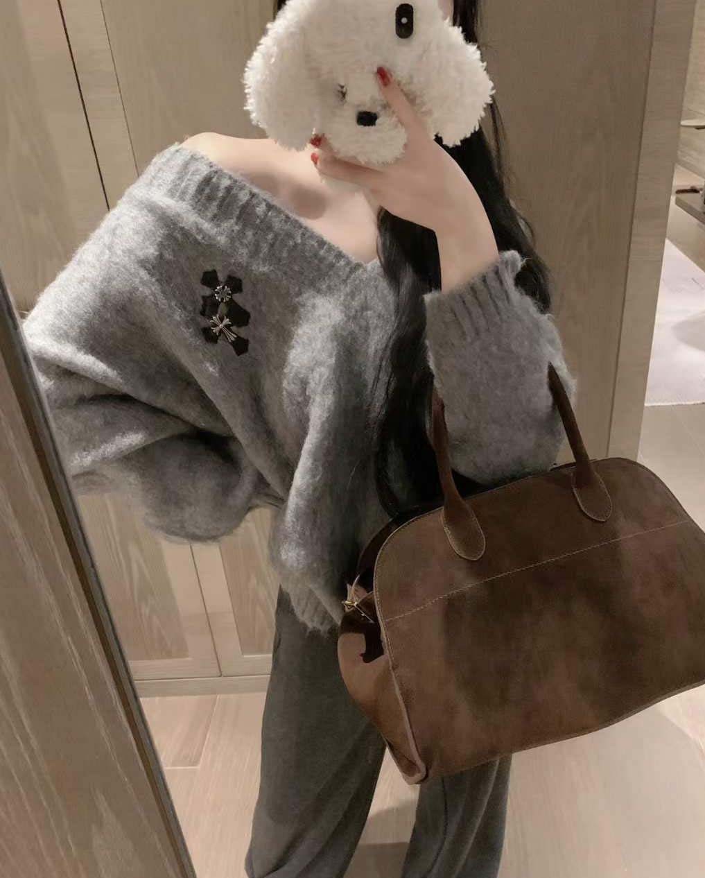 #크롬하츠 [ CHROME ] 수입 로고 레더패치 헤어리 브이넥 스웨터 입고💢 #여성상의 #스웨터