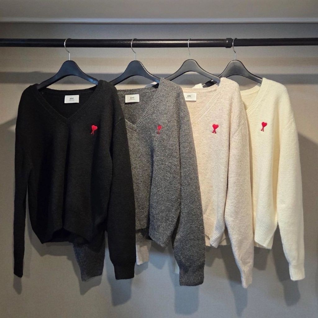 아미 여성 드 꾀흐 엠브로이더리 V넥 울 스웨터 니트