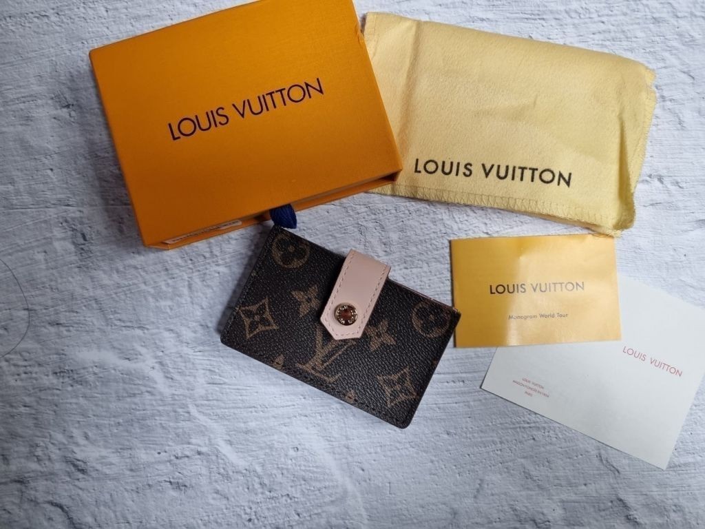 루이비통 아코디언 로즈발레린 카드지갑