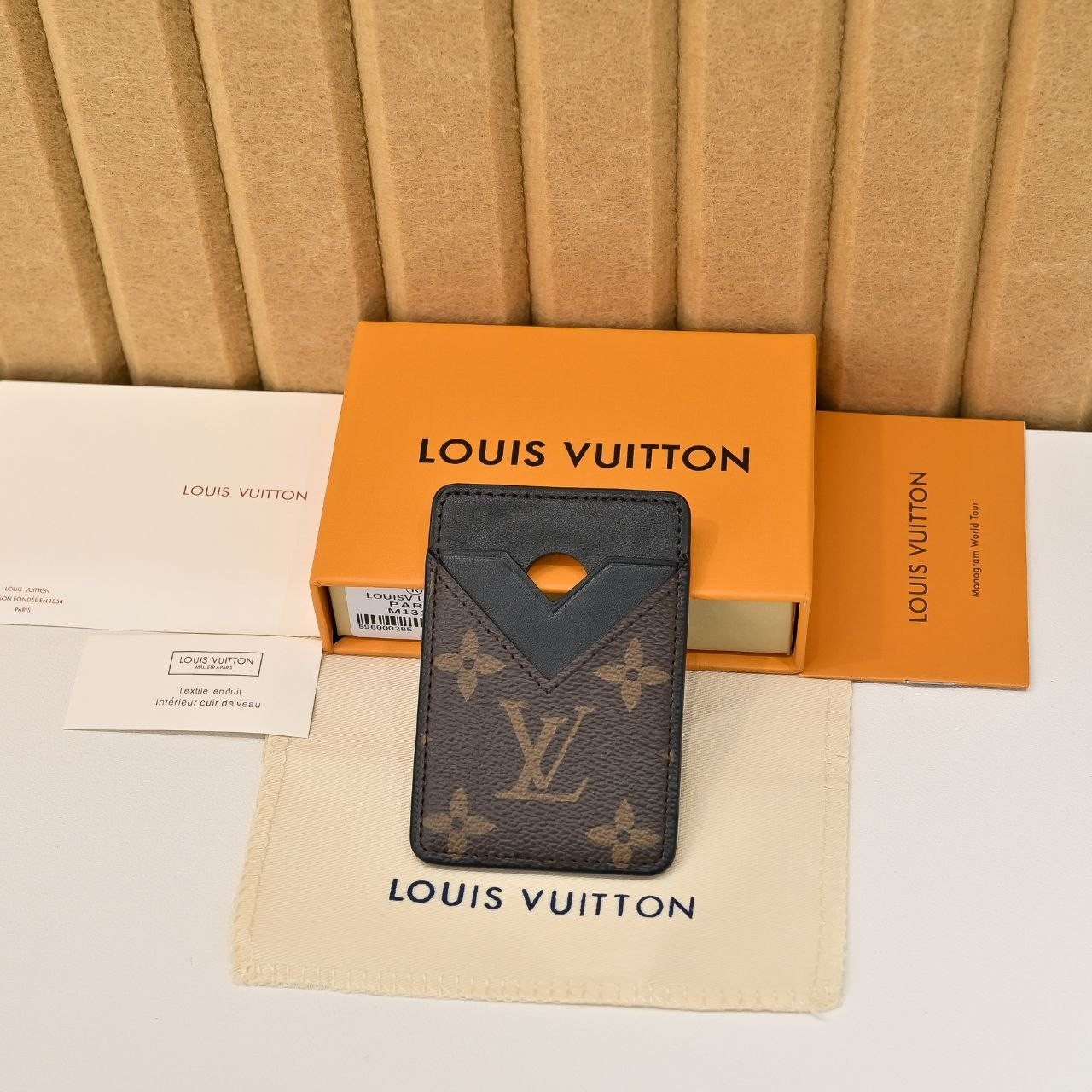 #루이비통 포르트 카르트 마그넷