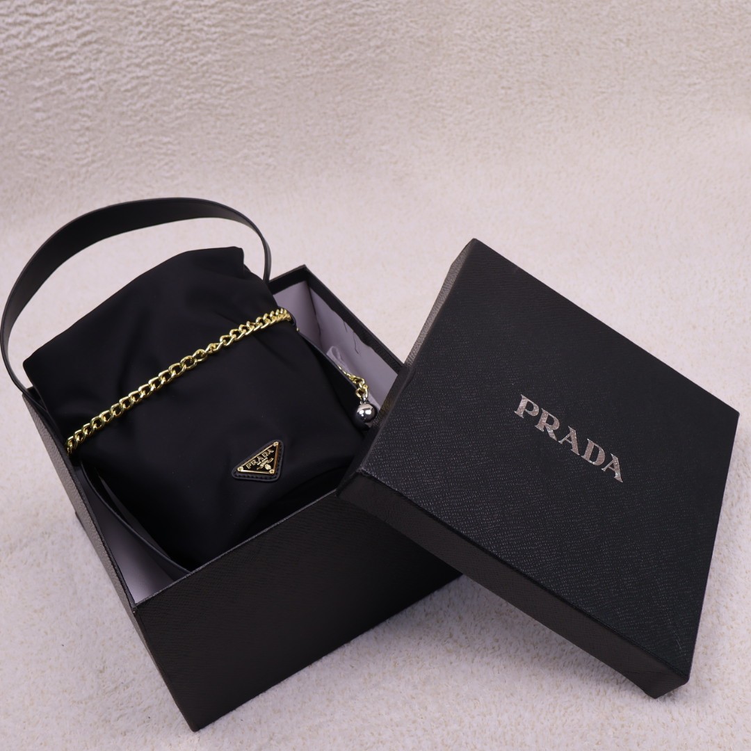 ✨쁘띠 삭 누아르 미니 리나일론 버킷백 ✨