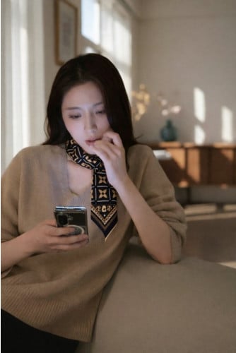 💕 루* 골드모노그램 로고 스카프