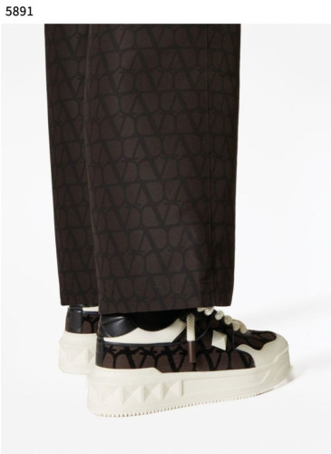 #발렌티노 [VALENTINO] 수입프리미엄급 원 스터드 XL 스니커즈 신상 입고💢 #태그 #신발 #5891