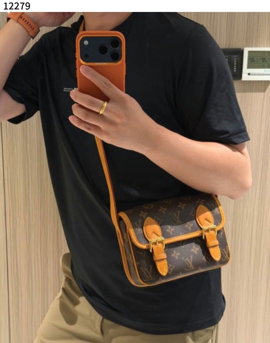 #루이비통 [Louis Vuitton] 수입프리미엄급 루이비통 사첼 웨어러블 월릿 신상 입고💢 #태그 #가방 #12279