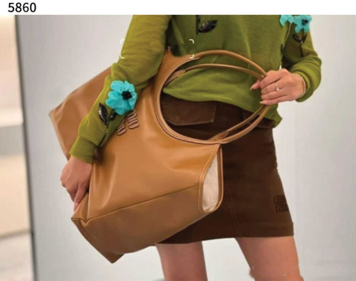 #미우미우 [MIU MIU] 수입프리미엄급 아이비 가죽백 라지백 신상 입고💢 #태그 #가방 #5860