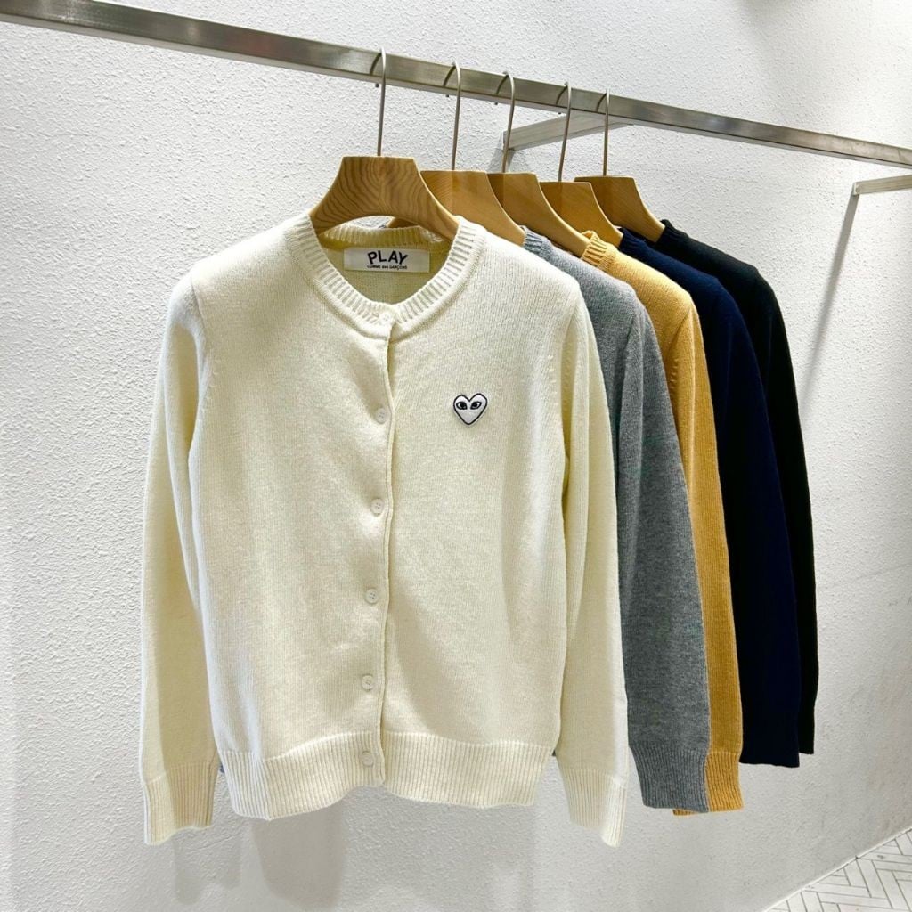 꼼데가르송 여성 화이트 와펜 U넥 가디건