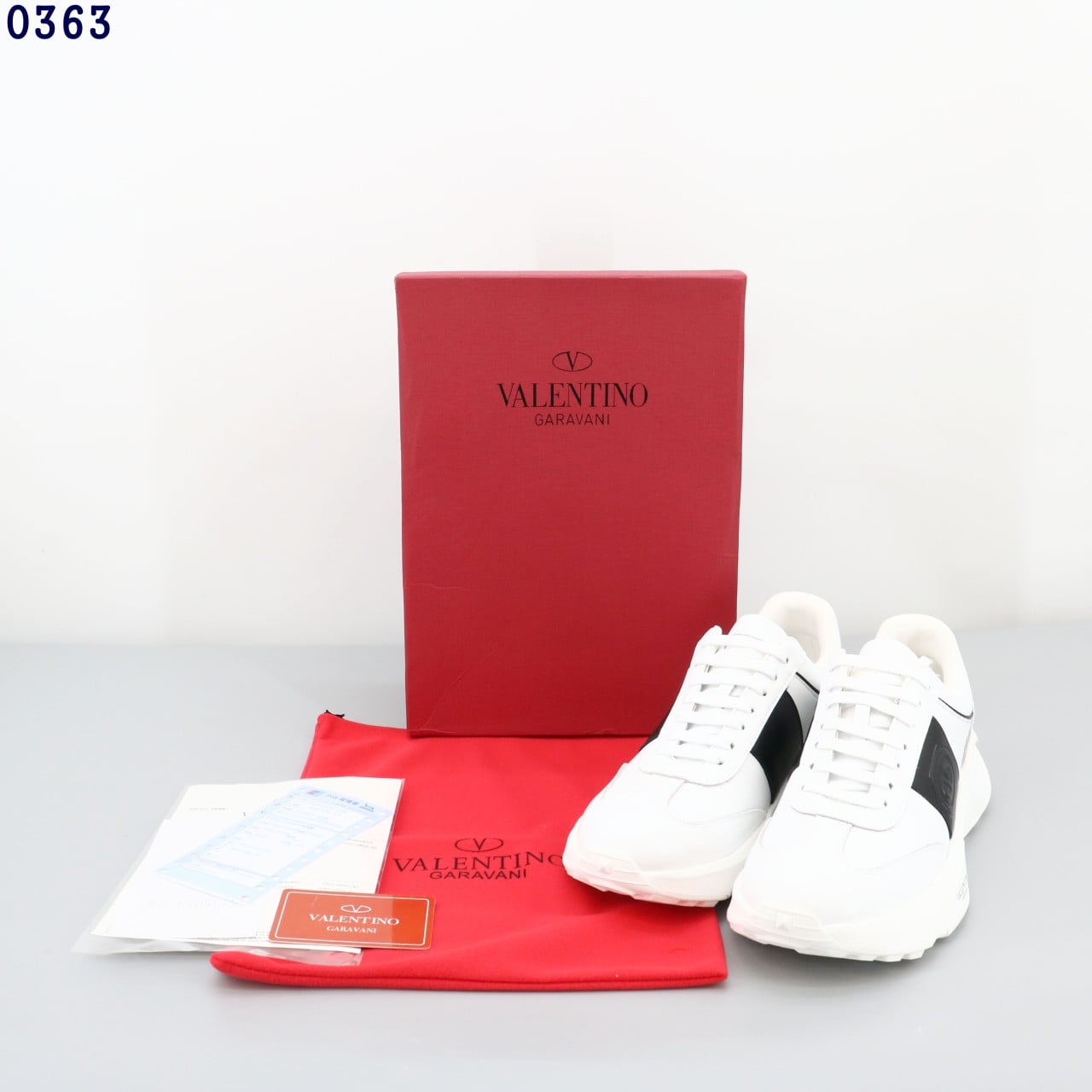 👹발렌티노 레더 스터드 로우탑 스니커즈👹