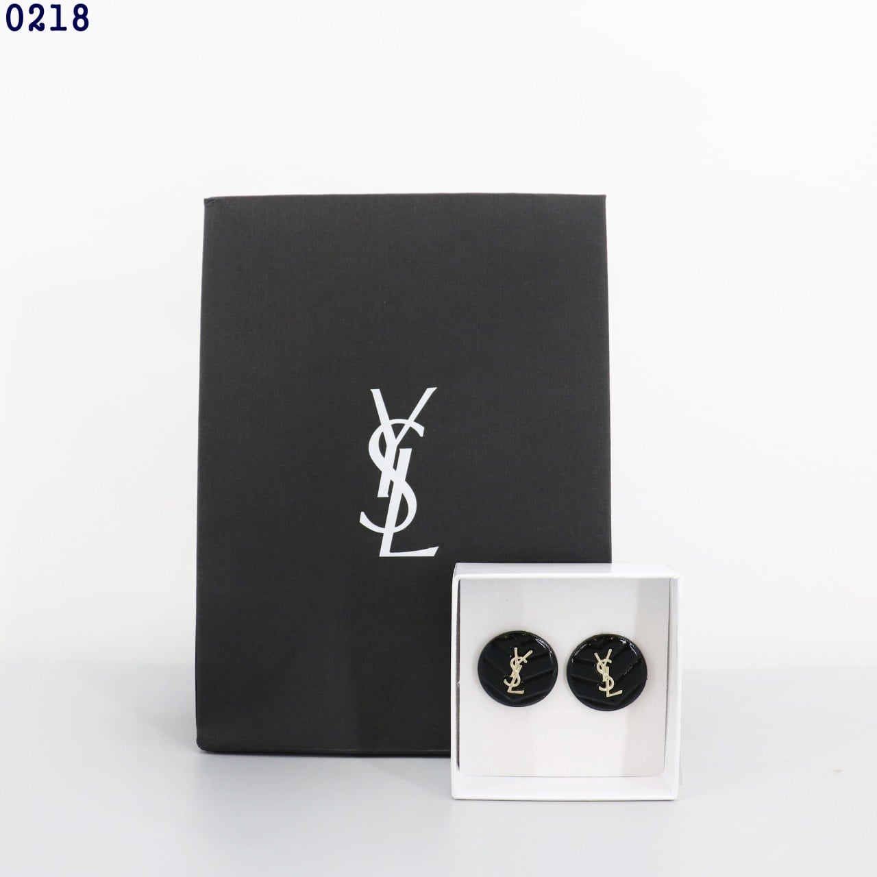 👹생로랑 클래식 메탈 로고 원형 귀걸이👹