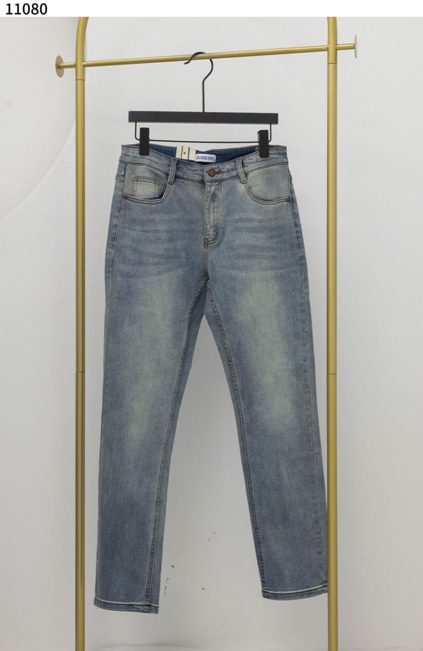 #버버리 [BURBERRY] 버버리 슬림핏 연청 데님 팬츠 신상입고💢 #하의 #팬츠 #11080