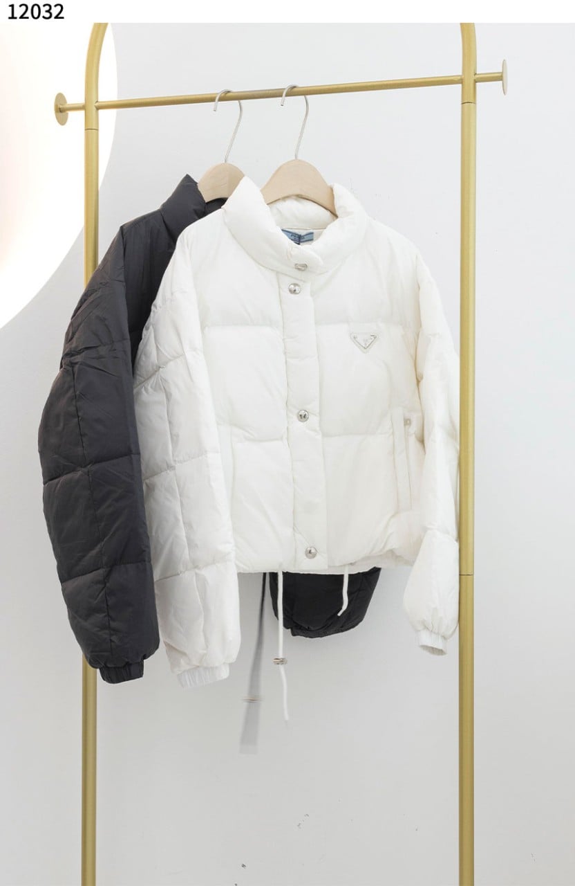 #프라다 [PRADA] 리나일론 크롭 컨버터블 다운 신상입고💢 #상의 #자켓 #12032