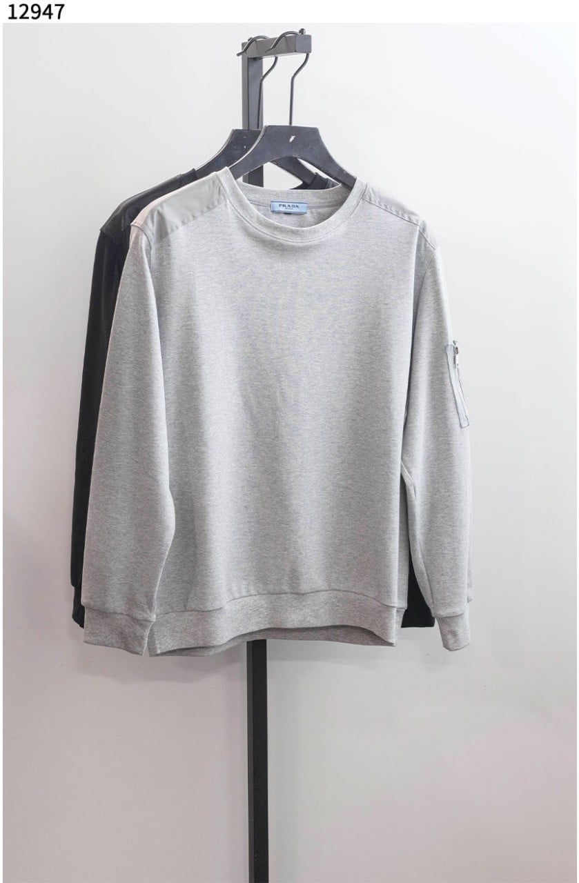 #프라다 [PRADA] 남성 팔 포켓 배색 라운드 맨투맨 신상입고💢 #상의 #티셔츠 #12947