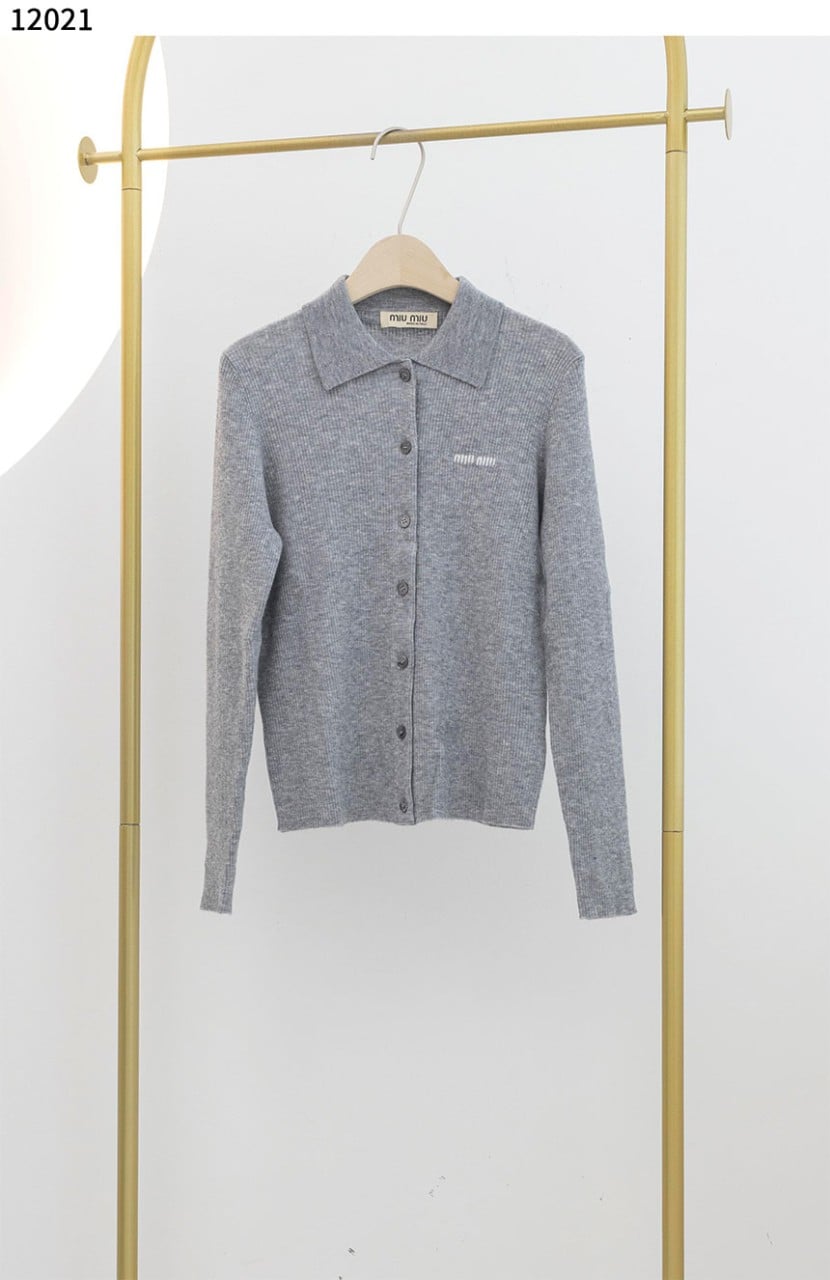 #미우미우 [MIU MIU] 캐시미어 가디건 그레이 신상입고💢 #상의 #니트 #12021