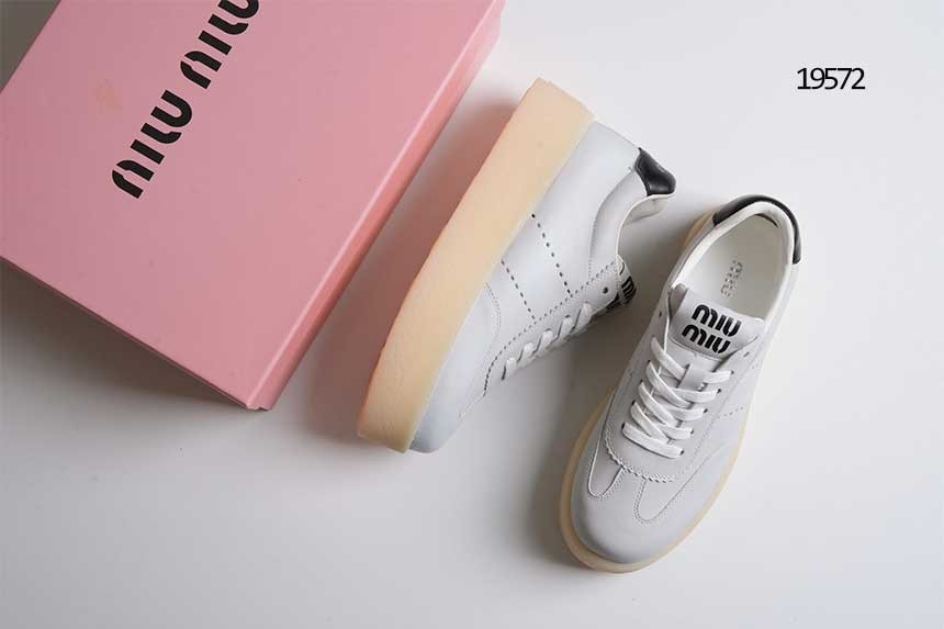 🔆 [MIUMIU] 미우미우 여성 화이트 플랫폼 스니커즈🔆