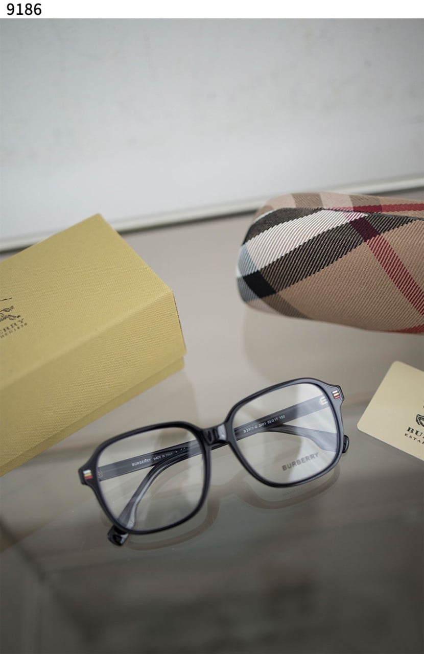 #버버리 [BURBERRY] 로고 디테일 스퀘어 안경 프레임 신상입고💢 #안경 #9186