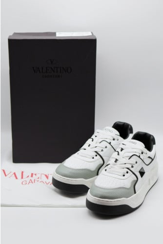 #발렌티노 VALENTINO원스터드 레더 스니커즈