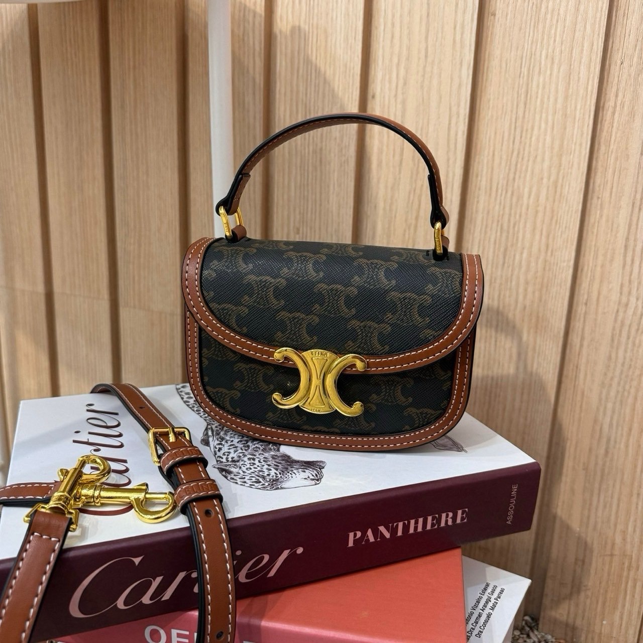 🤴🏻  #셀린느  베사체 미니 탑핸들🤴🏻 재입고 완료