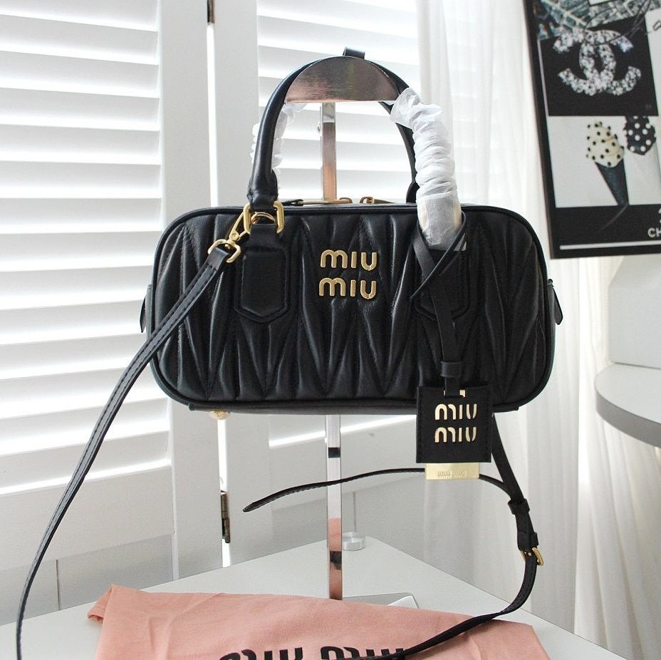 💕 미*** 고급 아르카디 마테라쎄 토트백 직사각 검정