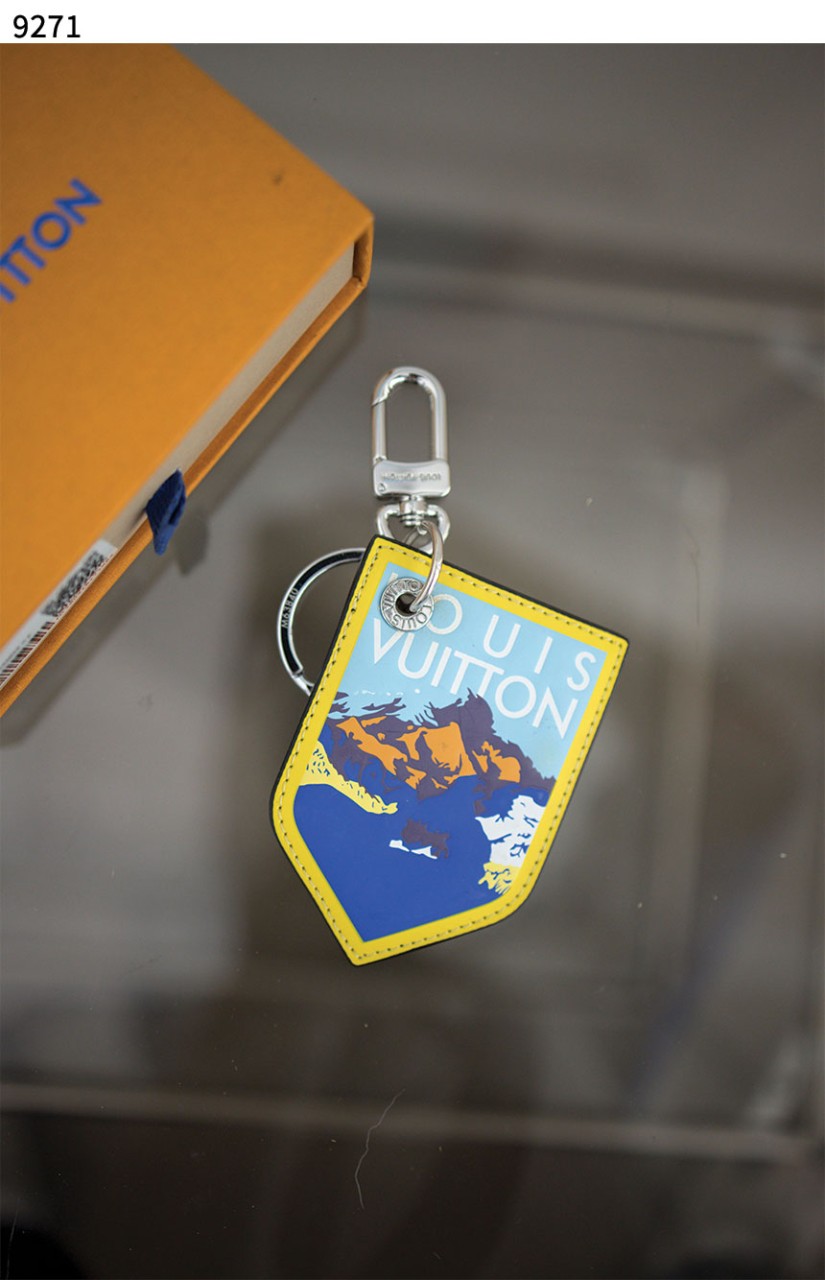 #루이비통 [Louis Vuitton] Alps Keychain Damier Graphite and Printed Leather 신상입고💢 #키링 #9271