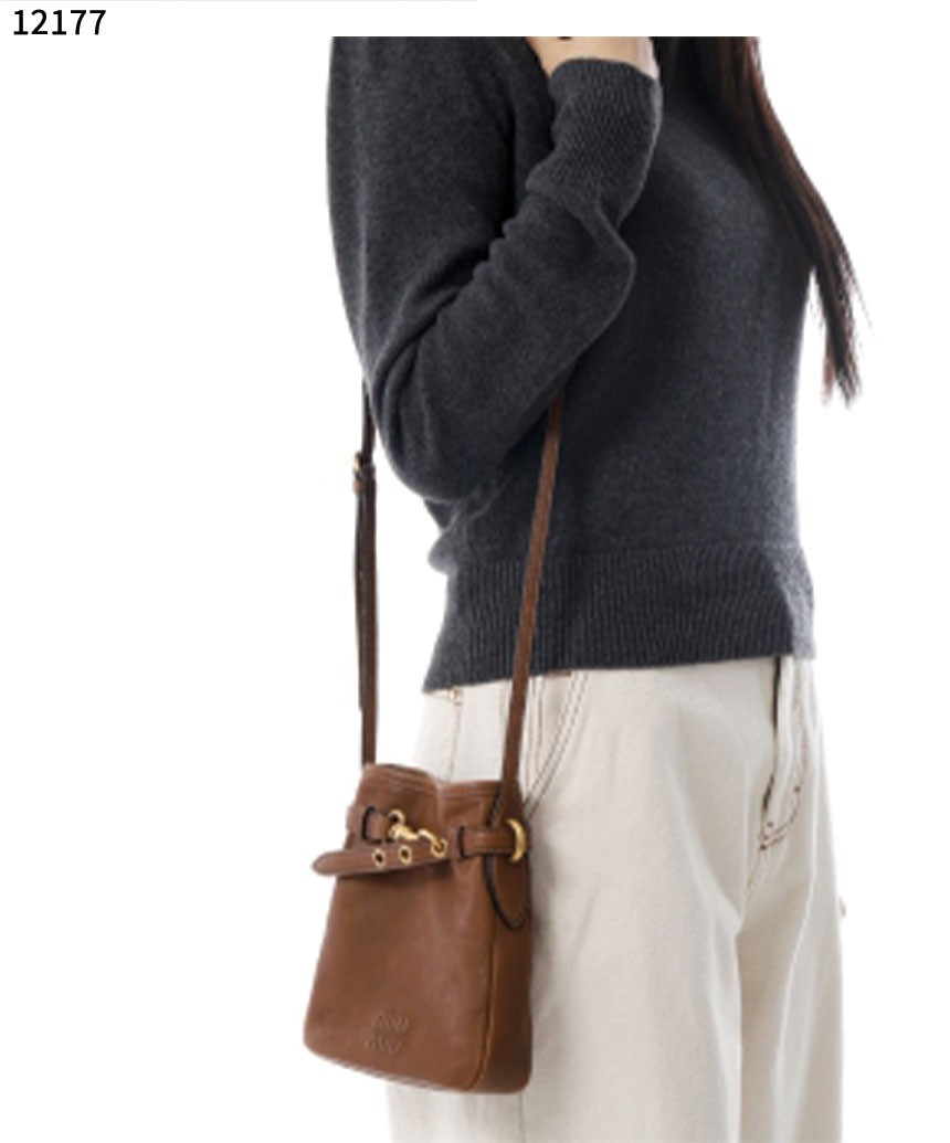 #미우미우 [MIU MIU] 수입프리미엄급 나파 가죽 파우치 신상 입고💢 #태그 #가방 #12177