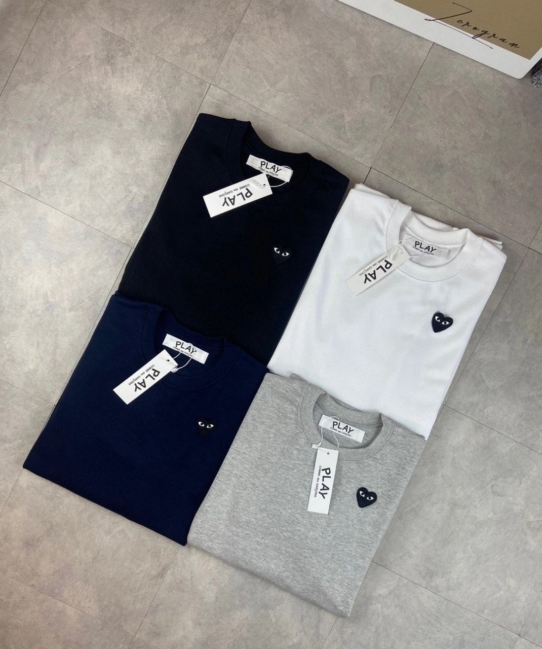 💕 꼼* 자수패치 맨투맨 (블랙와펜)