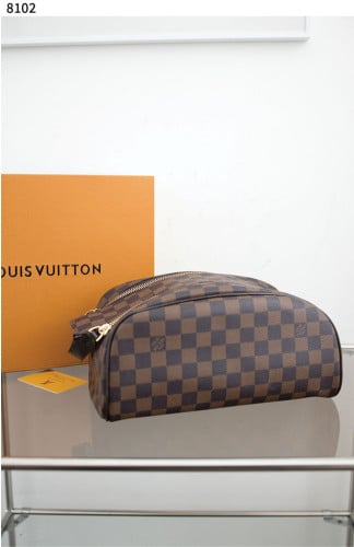 #루이비통 [Louis Vuitton] 돕 키트 토일렛 파우치 단가인하💢 #가방 #8102