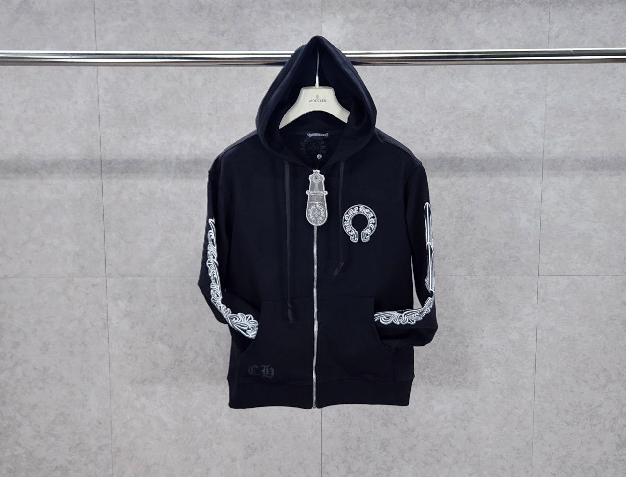 #명품의류 크*** ChromeHearts 플로럴 홀스슈 후드집업 입고~ (pri 207459)