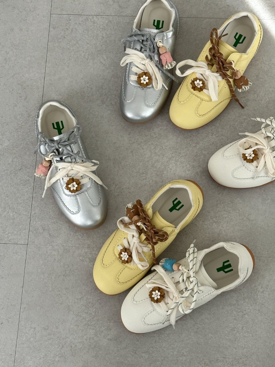 (AA)소가죽 블링블링 푹신푹신 발편한 레이스업 스니커즈